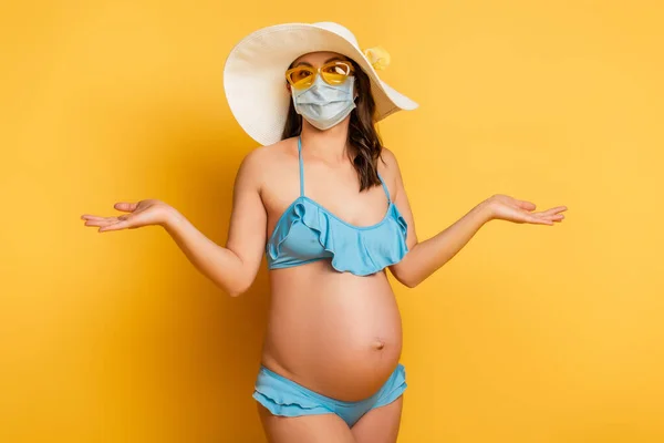 Confused Pregnant Woman Medical Mask Swimsuit Showing Shrug Gesture Yellow — Stock Photo, Image