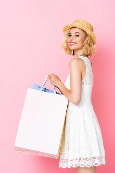 Young Woman Dress Straw Hat Holding Shopping Bags Pink — Stock Photo, Image