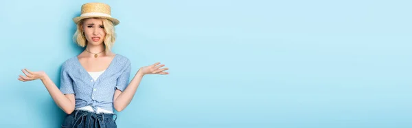 Panoramic Concept Displeased Woman Straw Hat Gesturing Blue — Stock Photo, Image