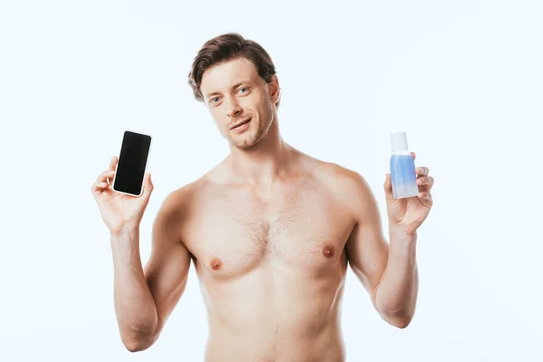 Homme Musculaire Tenant Bouteille Lotion Smartphone Isolé Sur Blanc — Photo