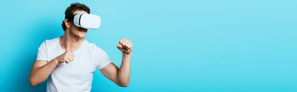 Horizontal Crop Man Virtual Reality Headset Showing Fists Blue Background — Stock Photo, Image