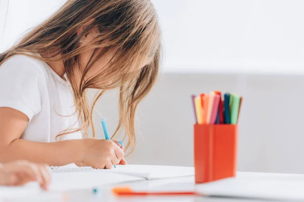 Selective Focus Girl White Shirt Drawing Felt Pen While Sitting — Stock Photo, Image