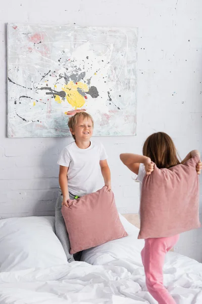 Brother Sister Pajamas Having Fun While Fighting Pillows Bedrooms — Stock Photo, Image