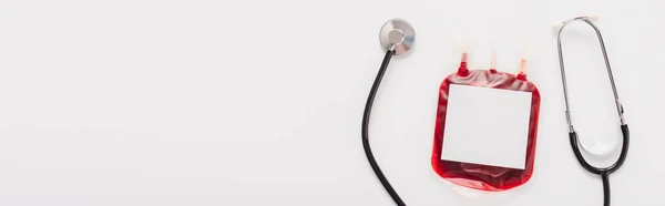 Pohled Shora Dárcovství Krve Prázdným Štítkem Stetoskopem Izolovaným Bílém Panoramatickém — Stock fotografie