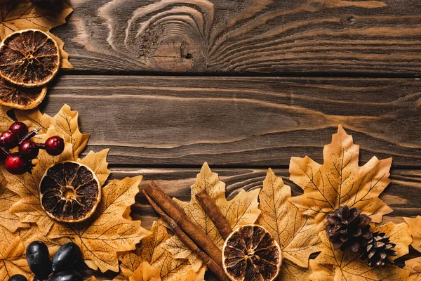 Top View Autumnal Decoration Foliage Brown Wooden Background — Stock Photo, Image