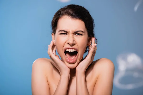 Selective Focus Naked Woman Screaming Falling Plastic Cups Blue Ecology — Stock Photo, Image