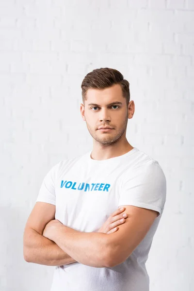 Confident Volunteer Crossed Arms Looking Camera — Stock Photo, Image