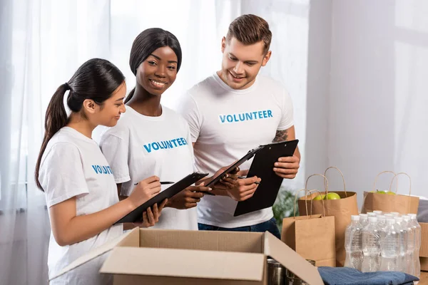 Selective Focus Multiethnic Volunteers Clipboards Standing Donations Charity Center — Stock Photo, Image