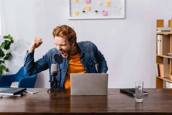 Angry Redhead Announcer Screaming Microphone Showing Clenched Fist — Stock Photo, Image