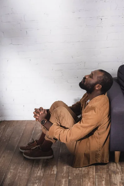 Selective Focus African American Man Sitting Floor Closed Eyes — Stock Photo, Image