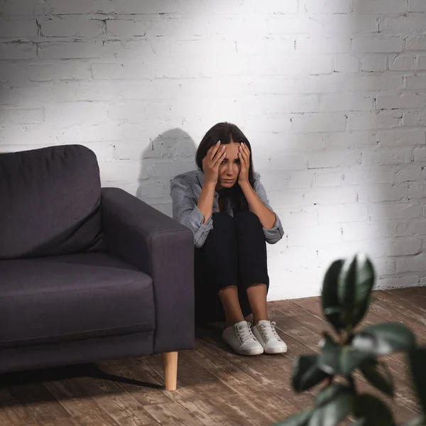 Selective Focus Woman Sitting Floor Couch — Stock Photo, Image