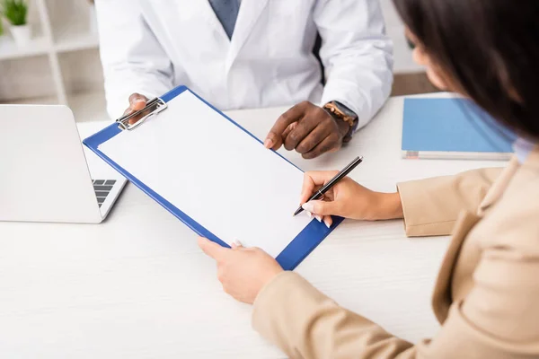 Cropped View Woman Holding Pen Clipboard White Paper African American — Stock Photo, Image