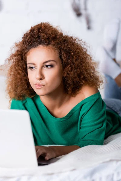 Selective Focus Pensive Woman Using Laptop Bed — Stock Photo, Image
