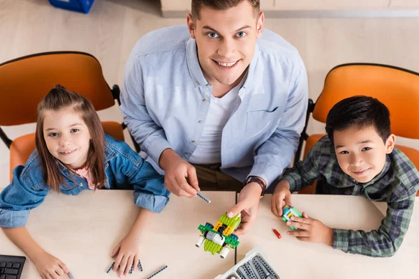 Overhead View Teacher Multiethnic Pupils Looking Camera While Modeling Robot — Stock Photo, Image