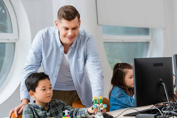 Selective Focus Teacher Standing Asian Schoolboy Holding Robot Computer Classroom — Stock Photo, Image