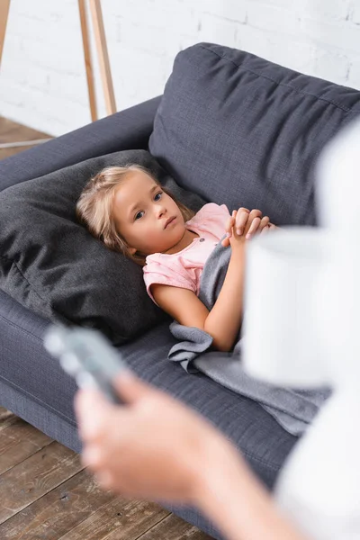 Selective Focus Ill Child Lying Couch Mother Cup Pills — Stock Photo, Image