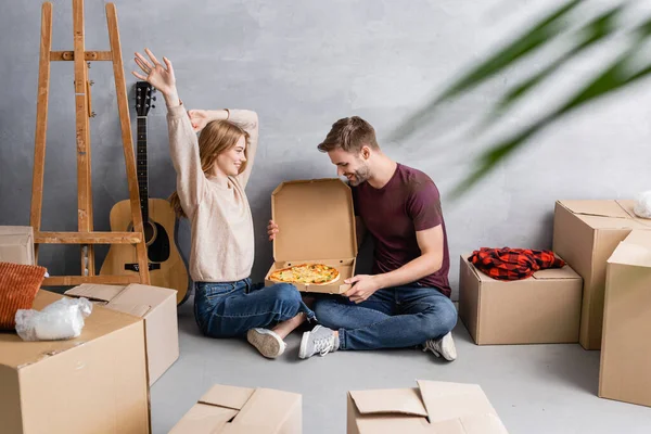 Selective Focus Joyful Couple Looking Pizza Carton Boxes Acoustic Guitar — Stock Photo, Image
