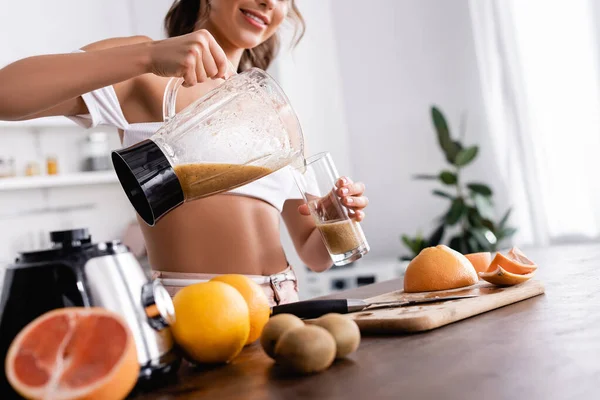 Cropped View Young Woman Pouring Smoothie Glass Organic Fruits Kitchen — Stock Photo, Image