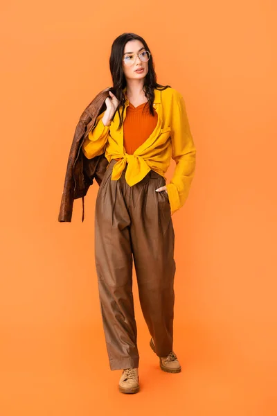 Full Length Young Woman Autumn Outfit Holding Leather Jacket Standing — Stock Photo, Image