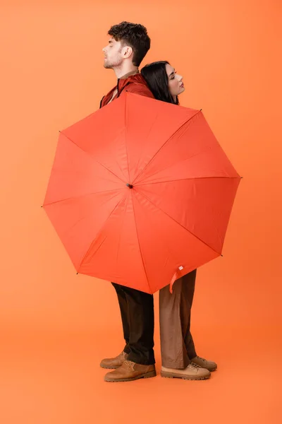 Full Length Fashionable Couple Autumn Outfit Boots Standing Umbrella Orange — Stock Photo, Image