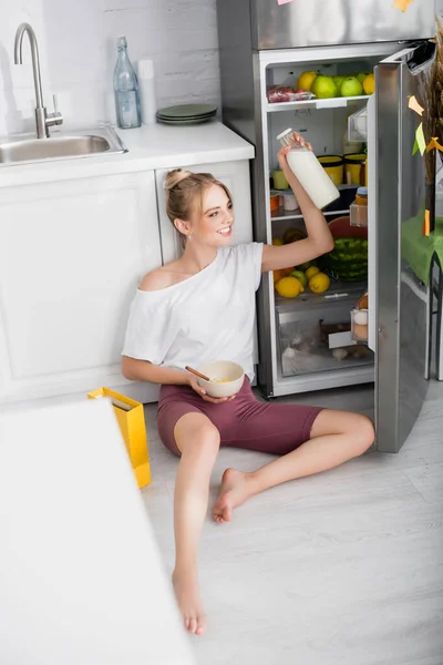 Cheerful Woman White Shirt Shorts Holding Bottle Milk Bowl Cornflakes — Stock Photo, Image