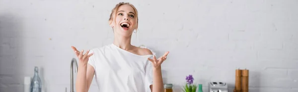 Website Header Excited Woman Laughing Gesturing Kitchen — Stock Photo, Image