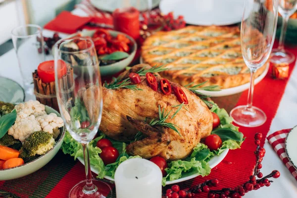 Selective Focus Roasted Turkey Pie Vegetables Table Served Delicious Thanksgiving — Stock Photo, Image