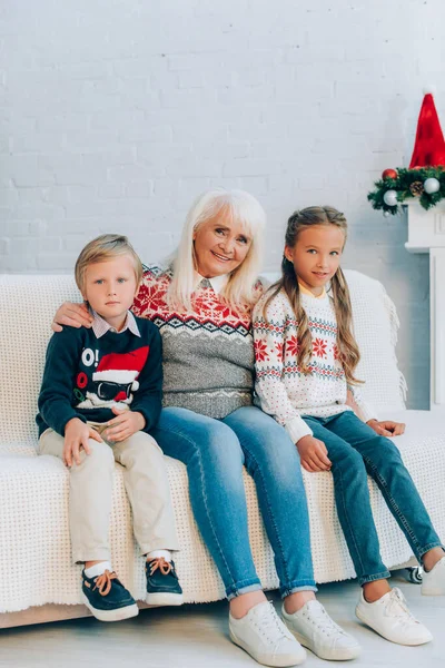 Smiling Senior Woman Grandchildren Looking Camera While Sitting Sofa Together — Stock Photo, Image