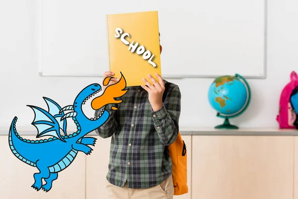 Écolier Tenant Livre Près Visage Une Illustration Dinosaure École — Photo