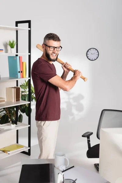 Crazy Businessman Holding Baseball Bat Computer Blurred Foreground Office — Stock Photo, Image