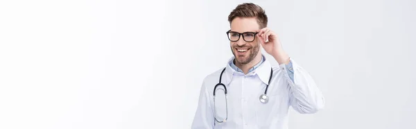 Médico Feliz Com Estetoscópio Segurando Quadro Óculos Enquanto Olhando Para — Fotografia de Stock