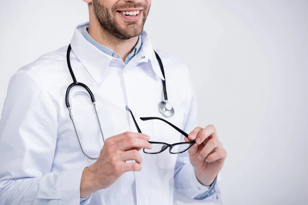 Cropped View Smiling Ophthalmologist Stethoscope Holding Eyeglasses Isolated White — Stock Photo, Image