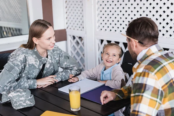 Mother Daughter Laughing Father Pencil Ear While Sitting Table — Stock Photo, Image