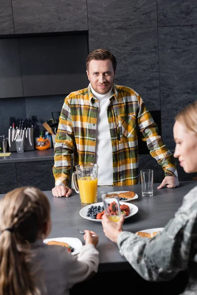 Smiling Man Checkered Shirt Looking Camera While Standing Table Blurred — Stock Photo, Image