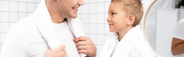 Smiling Preschooler Boy Looking Father Bathroom Blurred Mirror Background Banner — Stock Photo, Image