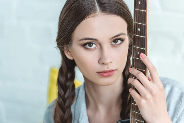 Attractive caucasian teen girl with electric guitar — Stock Photo