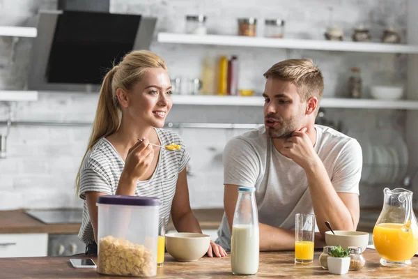 Young couple having healthy breakfast in kitchen — Stock Photo