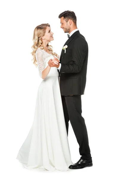 Красива молода наречена і наречена танцюють і дивляться один на одного ізольовані на білому — стокове фото