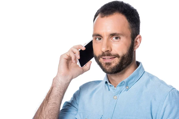 Mann spricht auf Smartphone isoliert auf Weiß — Stockfoto