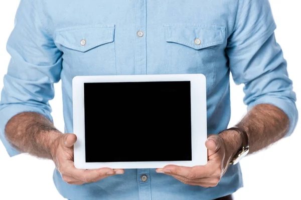 Hombre sosteniendo tableta digital con pantalla en blanco aislado en blanco - foto de stock