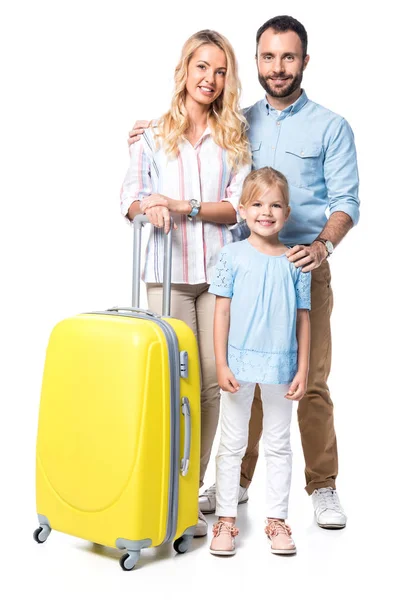 Famiglia felice con bagaglio giallo isolato su bianco — Stock Photo