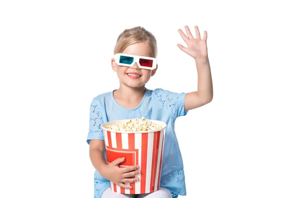 Niño con gafas 3d y palomitas de maíz aisladas en blanco - foto de stock