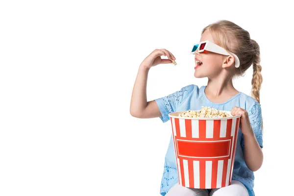 Child eating popcorn isolated on white — Stock Photo