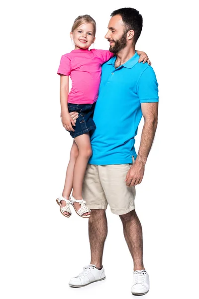 Padre sosteniendo hija en manos aisladas en blanco - foto de stock