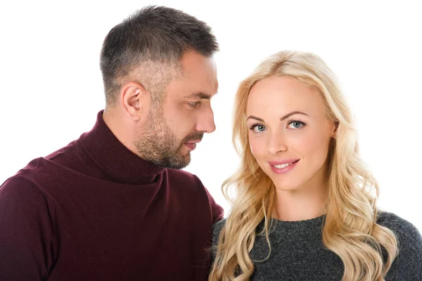 Mann schaut schöne blonde Frau an, isoliert auf weißem Grund — Stockfoto