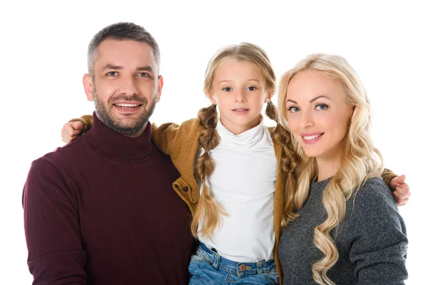 Glückliche Familie umarmt ihre Tochter, isoliert auf weiß — Stockfoto