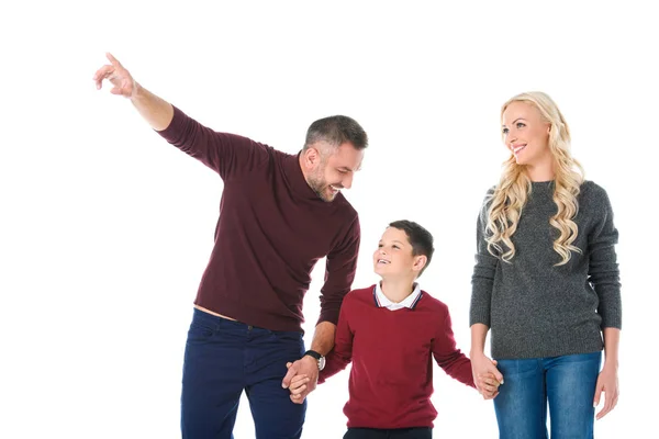 Lächelnde Eltern halten Händchen mit Sohn im Herbst-Outfit, Mann zeigt etwas Isoliertes auf Weiß — Stockfoto