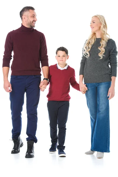 Eltern und Sohn halten Händchen und posieren im Herbst-Outfit, isoliert auf weiß — Stockfoto