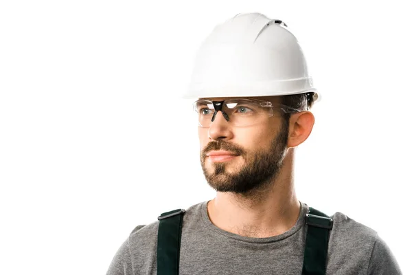 Portrait de beau plombier en casque et lunettes de protection regardant loin isolé sur blanc — Photo de stock