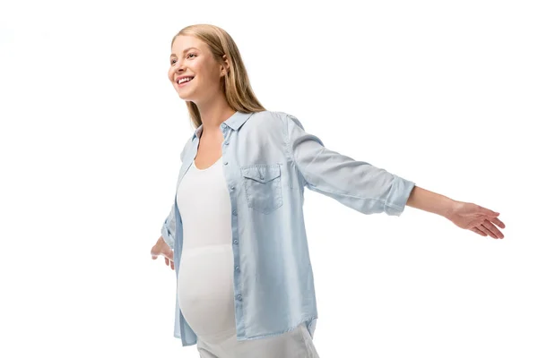 Mulher grávida feliz atraente em roupas casuais olhando para a câmera isolada no branco — Fotografia de Stock